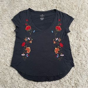 Hollister Shirt Womens Medium Short Sleeve Tee V-neck Rose Embroidered